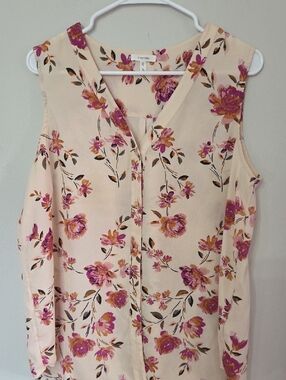 Maurices Sleeveless Floral V-Neck Blouse  in Cream with Pink & Purple Flowers